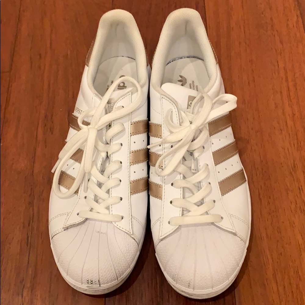 Adidas rose gold Superstar Size 9.5 SPECIAL EDITON